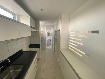 Cozinha com m�veis planejados