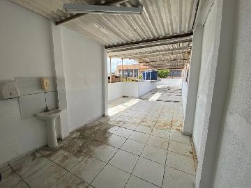 Amplo terra�o coberto
