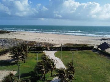 AMPLO ESPA�O DE LAZER PROXIMO � PRAIA