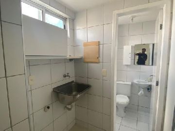 �rea e banheiro de servi�os