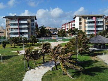 AMPLO ESPA�O DE LAZER PROXIMO � PRAIA