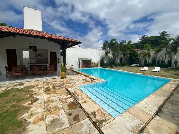 Acesso � piscina com deck do condom�nio 