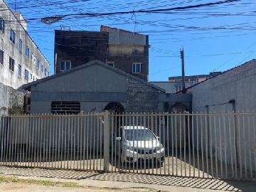 Vista frontal do im�vel