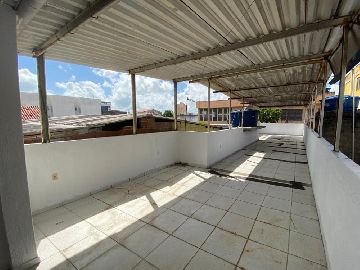 Amplo terra�o coberto