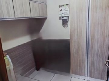 Quarto de servi�o que pode ser aberto para o corredor