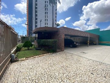 Acesso de ve�culos pelas duas ruas 
