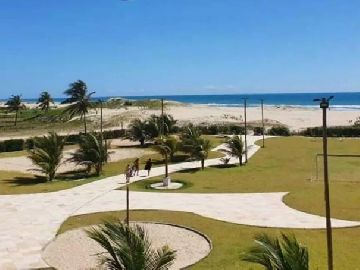 AMPLO ESPA�O DE LAZER PROXIMO � PRAIA