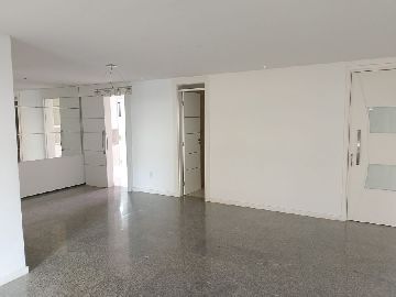 AMPLA SALA COM VARANDA