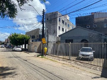 Vista frontal do im�vel