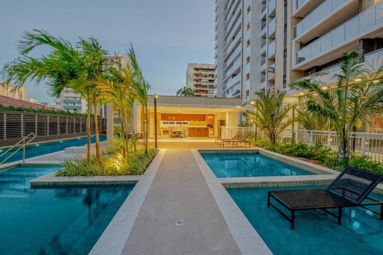 �rea de cadeiras de sol