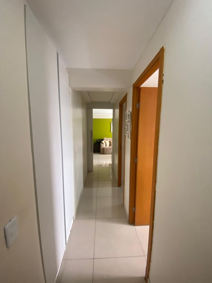 Corredor com rouparia