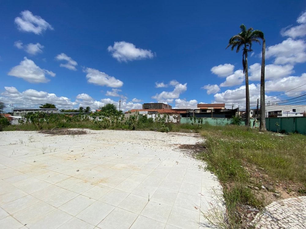 Foto da parte interna tirada do nascente para o poente