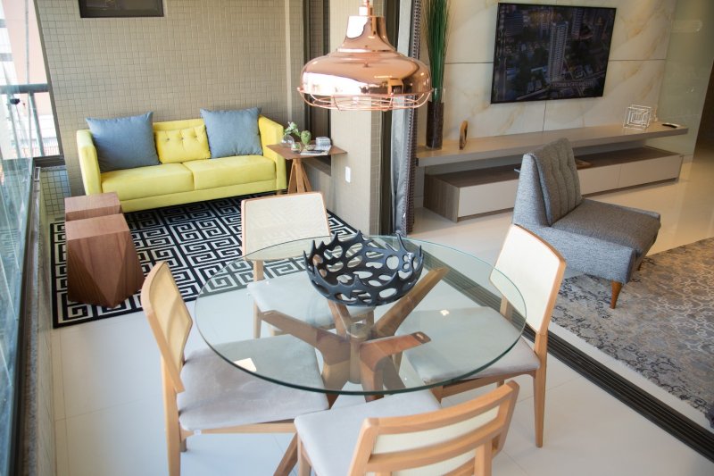 Varanda larga - Foto do apartamento decorado