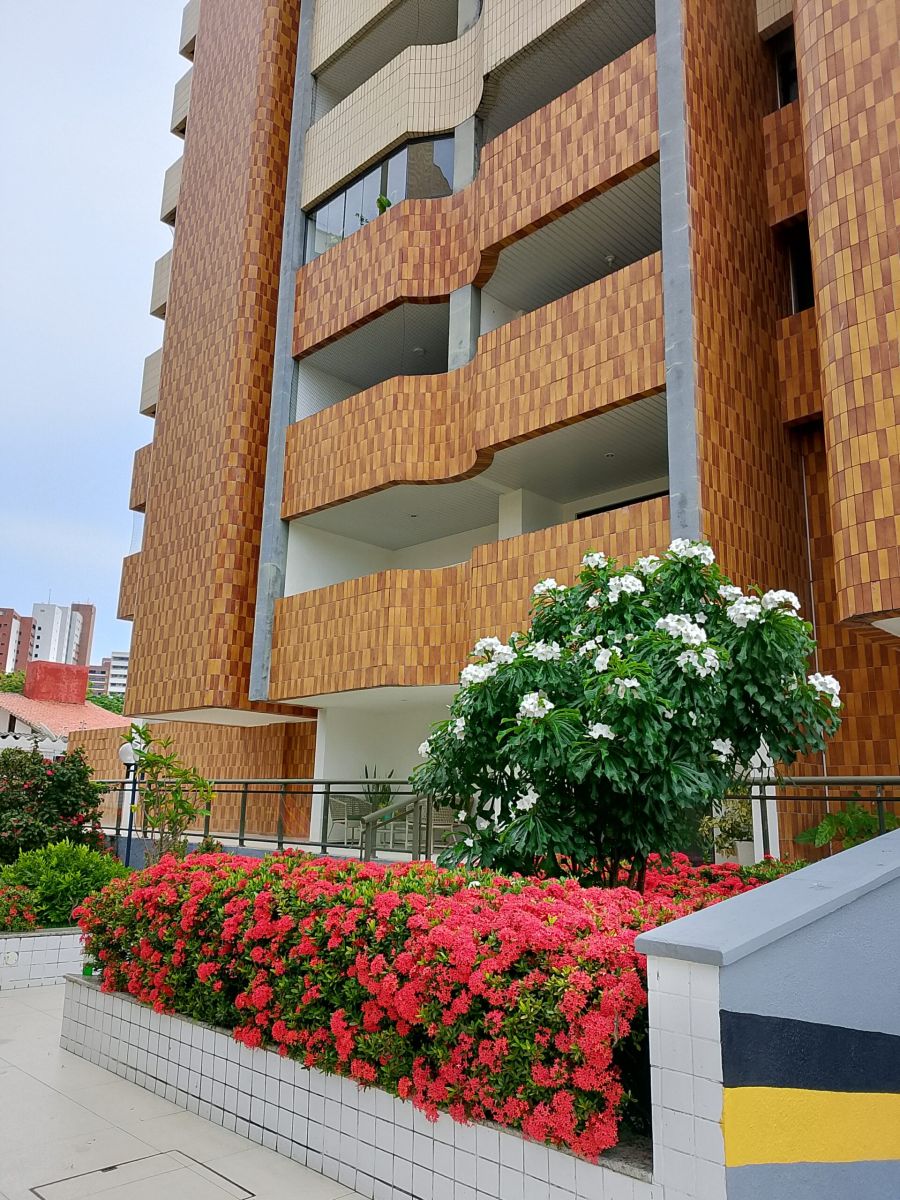 DOIS APARTAMENTOS POR ANDAR