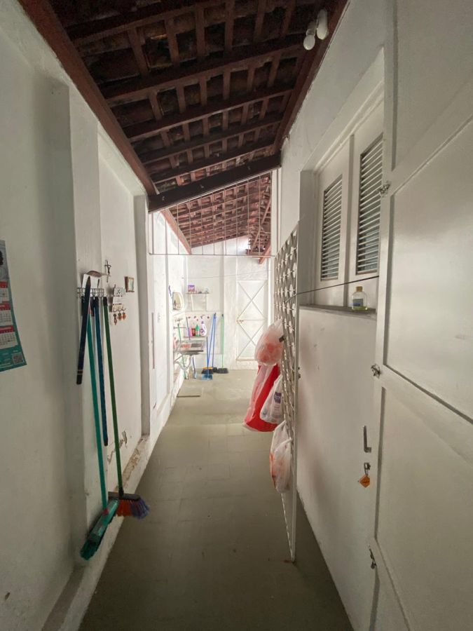 Acesso ao quintal e lavanderia