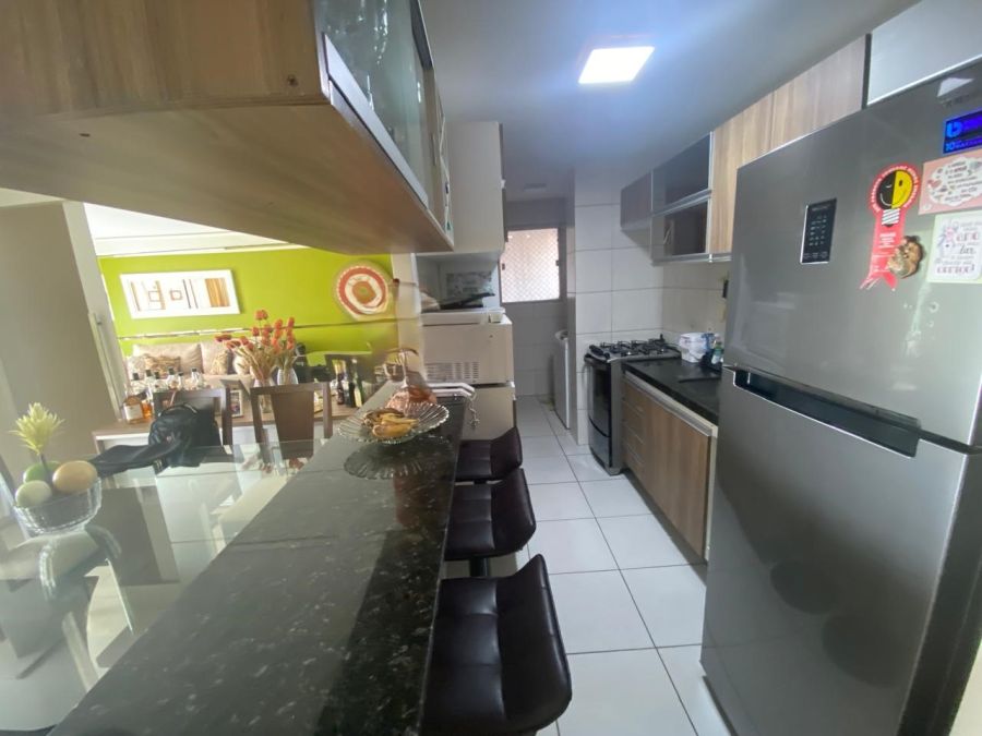 Cozinha com m�veis planejados