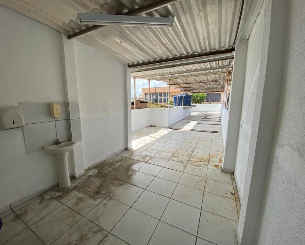 Amplo terra�o coberto