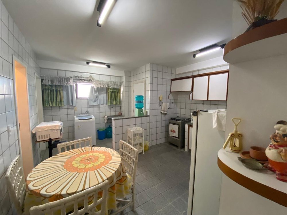 Ampla área de serviços e DCE