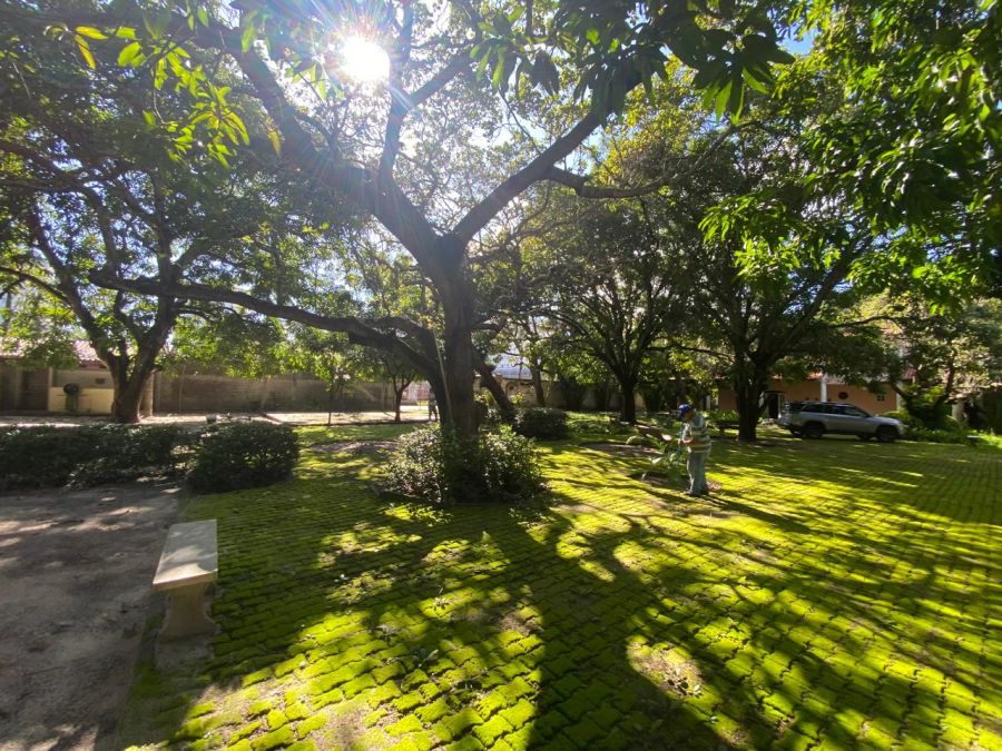 Casa duplex no terreno