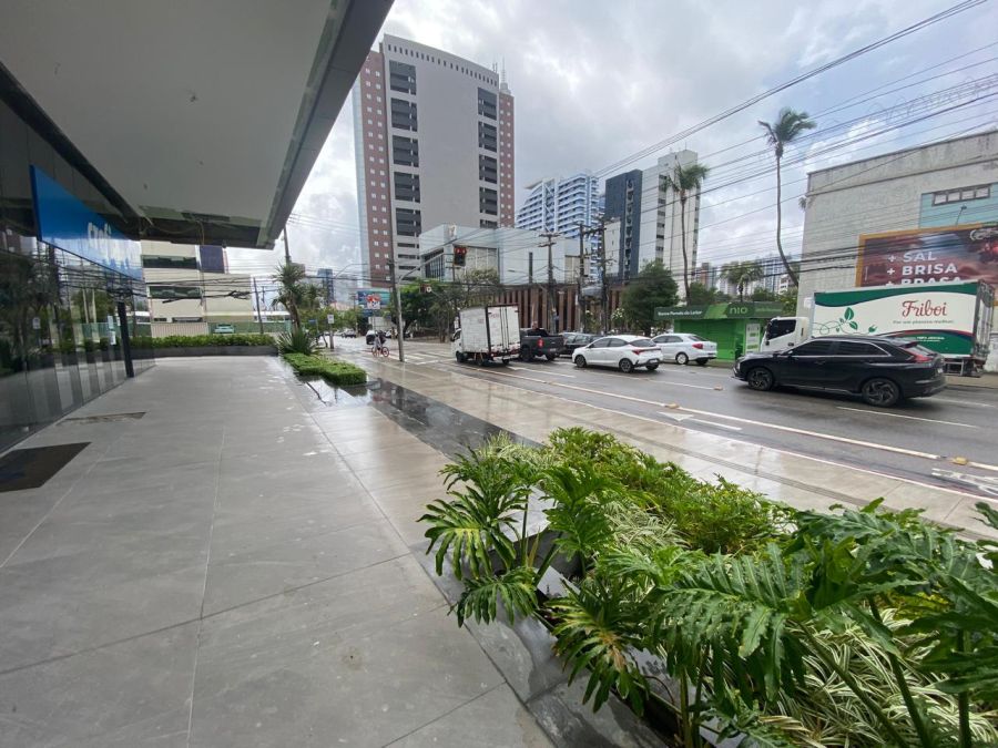 Patio frontal pela Avenida Santos Dumont