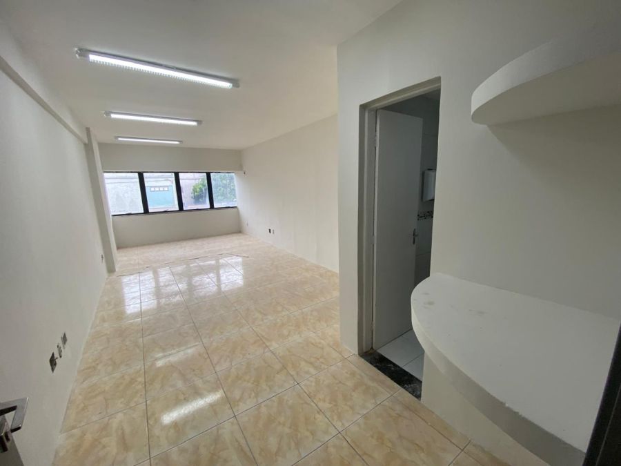 Sala com banheiro privativo