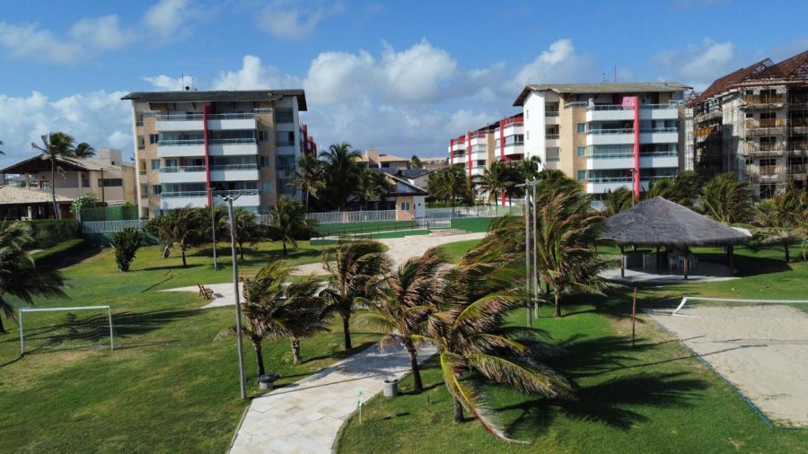 AMPLO ESPA�O DE LAZER PROXIMO � PRAIA