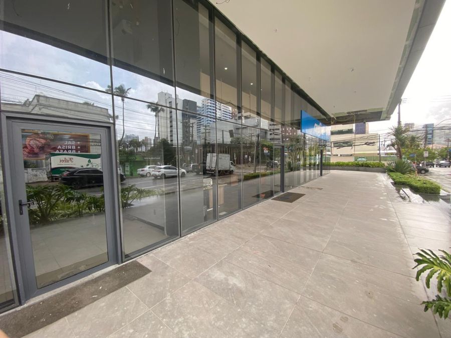 Patio frontal pela Avenida Santos Dumont