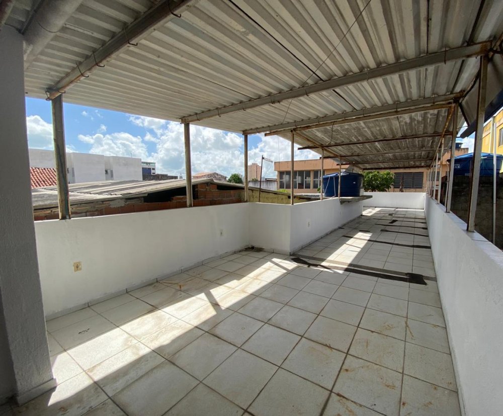 Amplo terra�o coberto