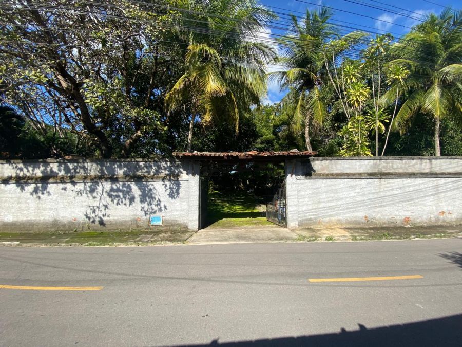 Um dos port�es de acesso pela Rua Minas Gerais