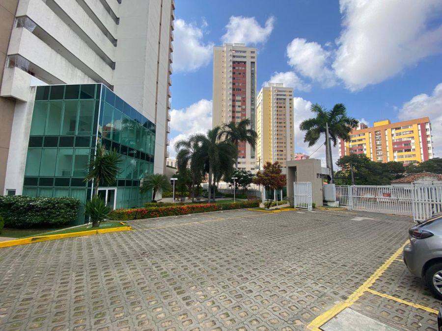 Acesso de ve�culos com espa�o de vagas para visitantes