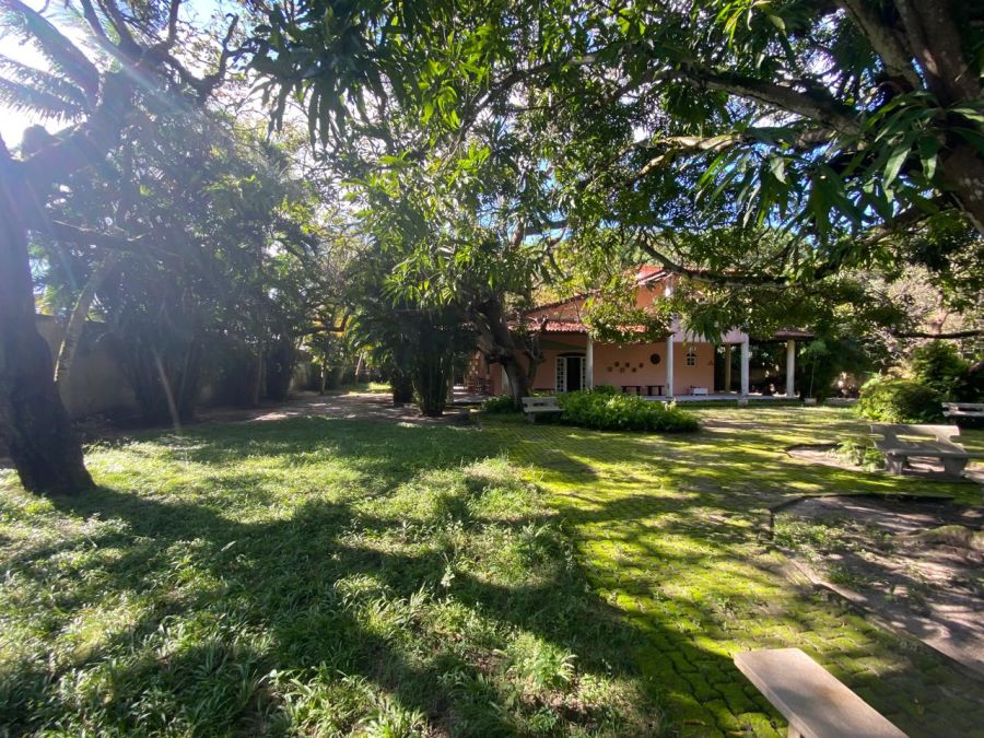 Casa duplex no terreno