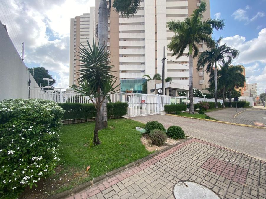 Frente do condom�nio com porte- cochere