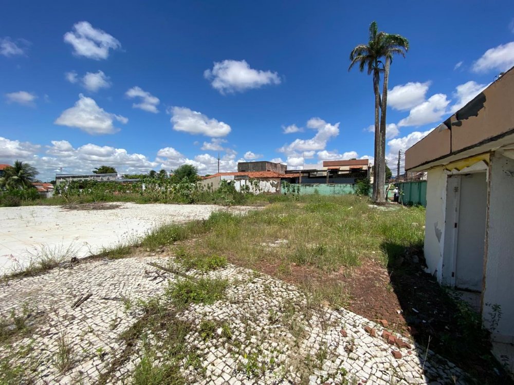 Foto da parte interna tirada do nascente para o poente