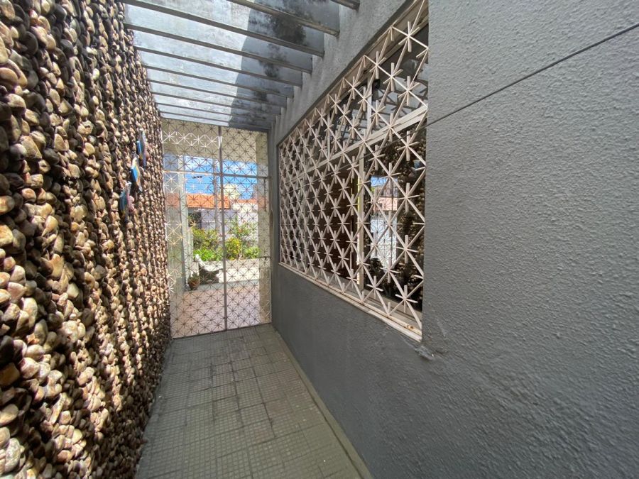 Entrada atrav�s do recuo lateral do ladodireito