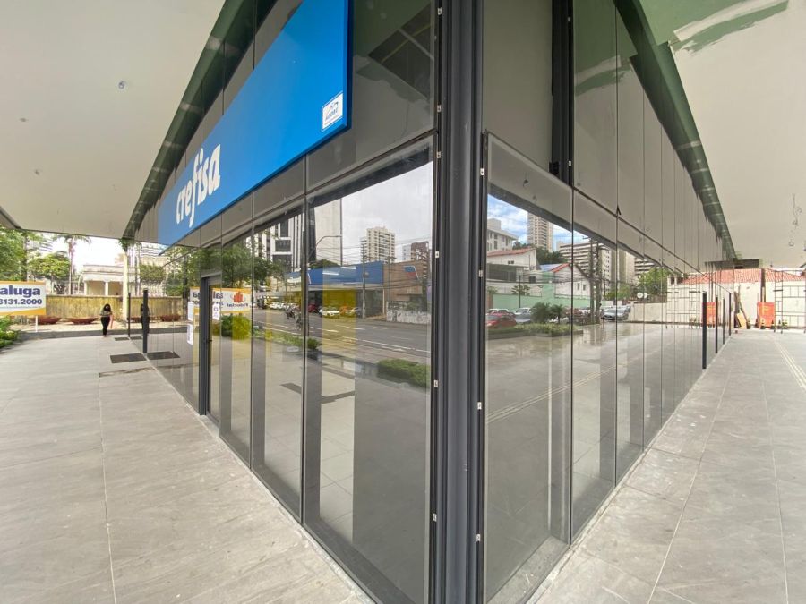 Vis�o do p�tio frontal da esquina das duas ruas