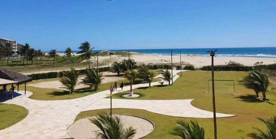 AMPLO ESPA�O DE LAZER PROXIMO � PRAIA