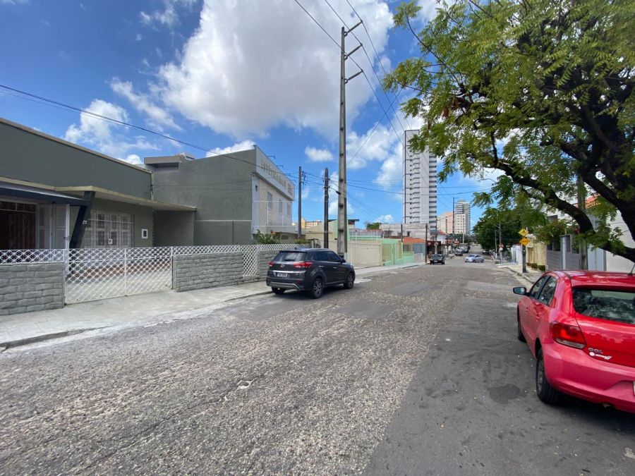 Vis�o da rua da frente do im�vel