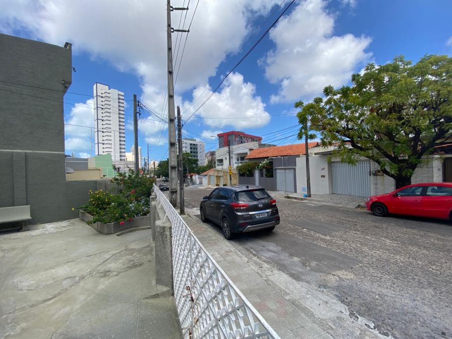 Vis�o da rua da frente do im�vel