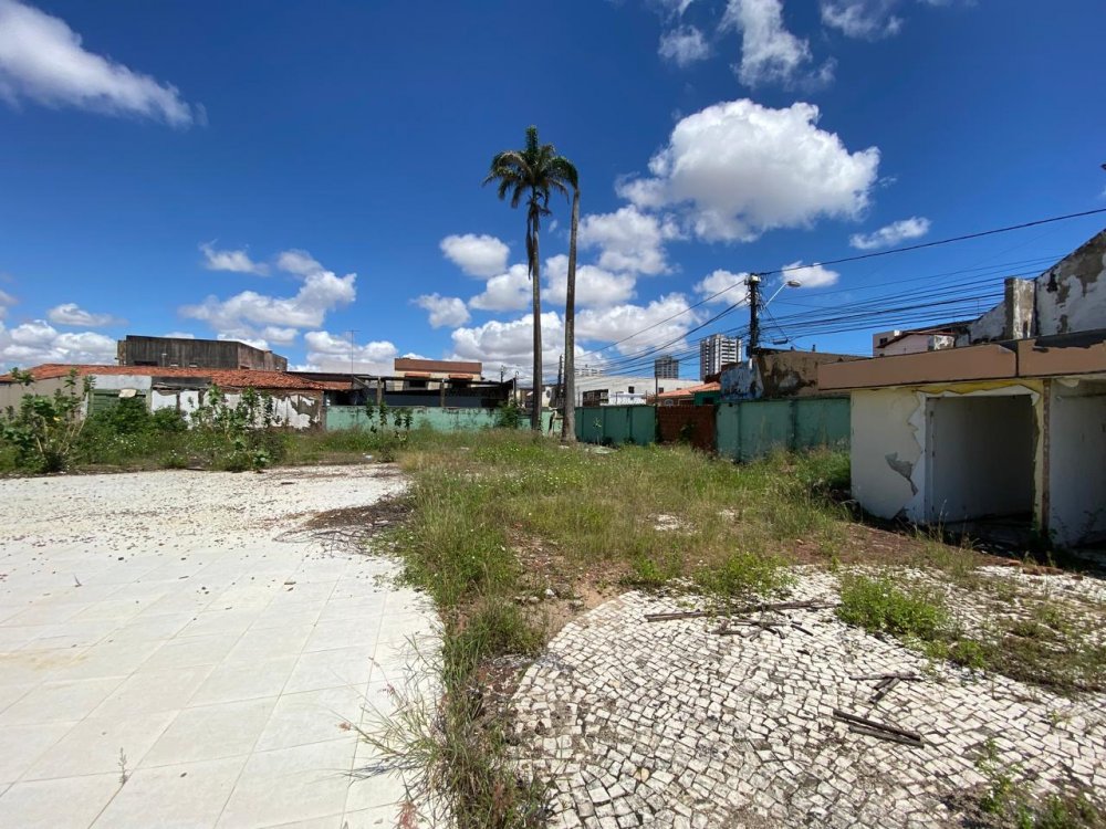 Foto da parte interna tirada do nascente para o poente
