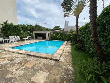 Piscina com deck