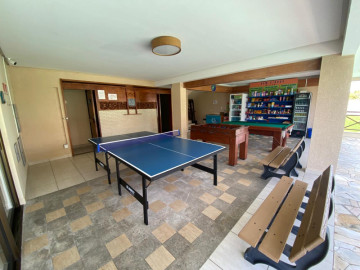 Sala de jogos com espao mini market