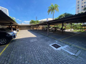 Ptio de estacionamento de veculos
