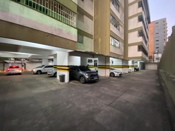 Acesso s vagas de garagem pela Rua Coronel Linhares