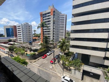 Vista lateral da sala e varanda
