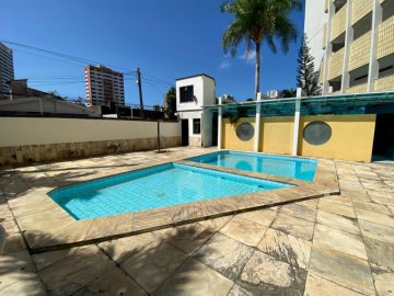 Piscina do condomnio