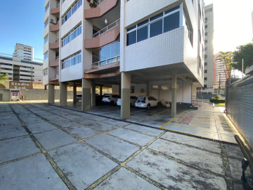 Espao de circulao de veculos no pilotis.