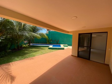 Terrao de frente para a piscina