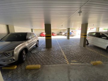 duas vagas que cabem trs carros