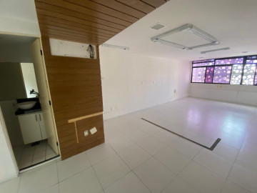 Sala com um banheiro
