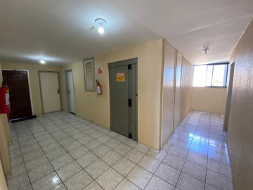 Hall social e de servio do andar do apartamento